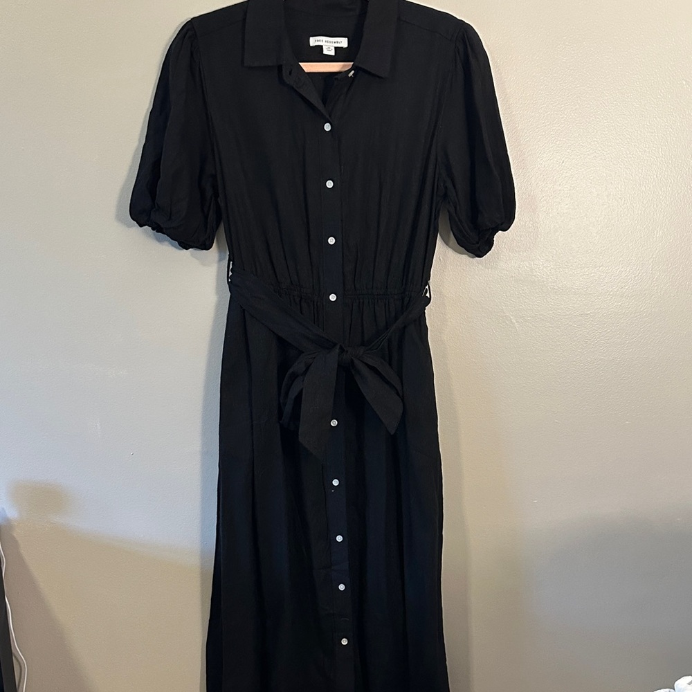 Elegant Black Midi Dress with Puff Sleeves